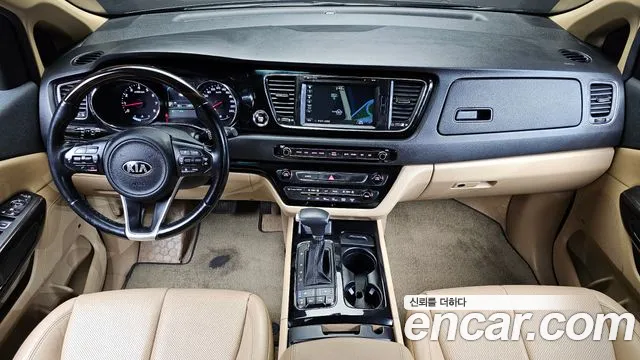 Kia Carnival 2016 thumb 7