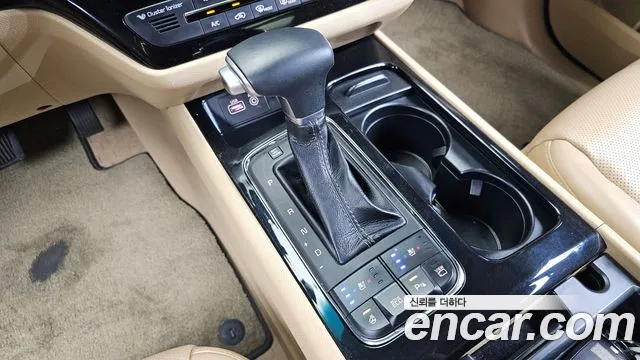 Kia Carnival 2016 thumb 9