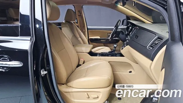 Kia Carnival 2016 thumb 11
