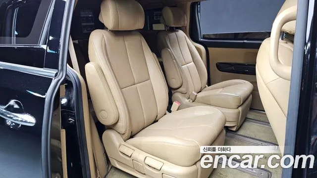 Kia Carnival 2016 thumb 12