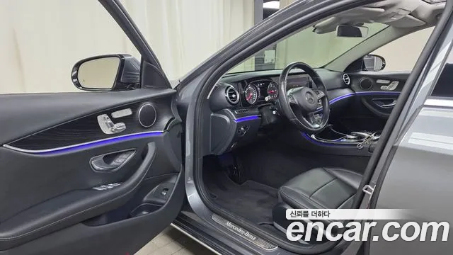 Mercedes-Benz E-Класс 2017 thumb 9