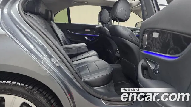 Mercedes-Benz E-Класс 2017 thumb 10