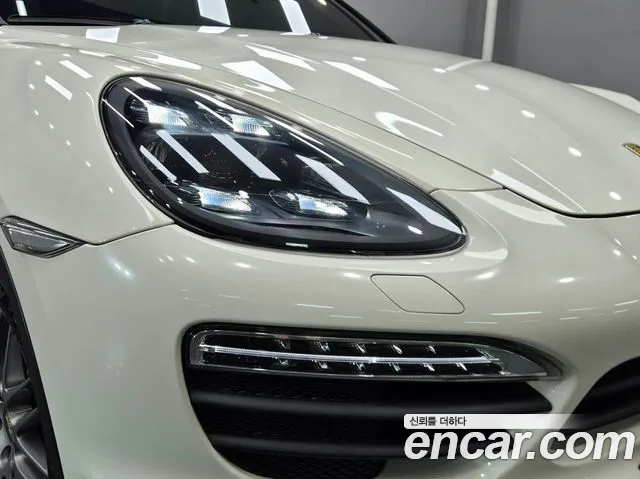 Porsche Cayenne 2011 thumb 5
