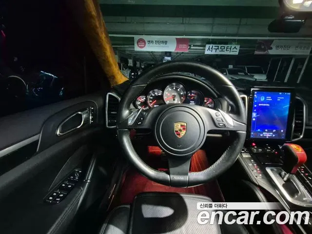 Porsche Cayenne 2011 thumb 9