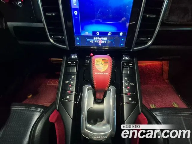 Porsche Cayenne 2011 thumb 10