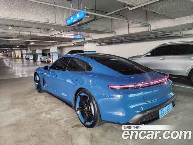 Porsche Taycan 2023 thumb 2