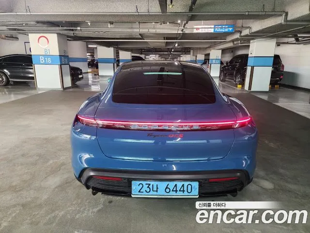 Porsche Taycan 2023 thumb 4