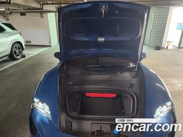 Porsche Taycan 2023 thumb 6