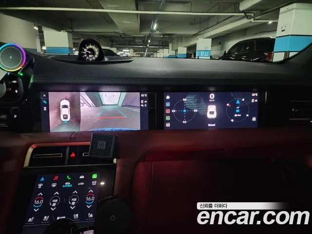 Porsche Taycan 2023 thumb 9