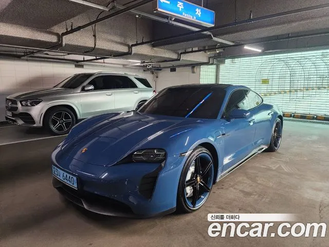 Porsche Taycan 2023 thumb 11
