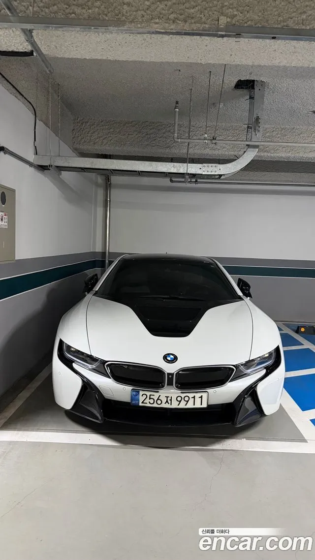 BMW i8 2015 thumb 3