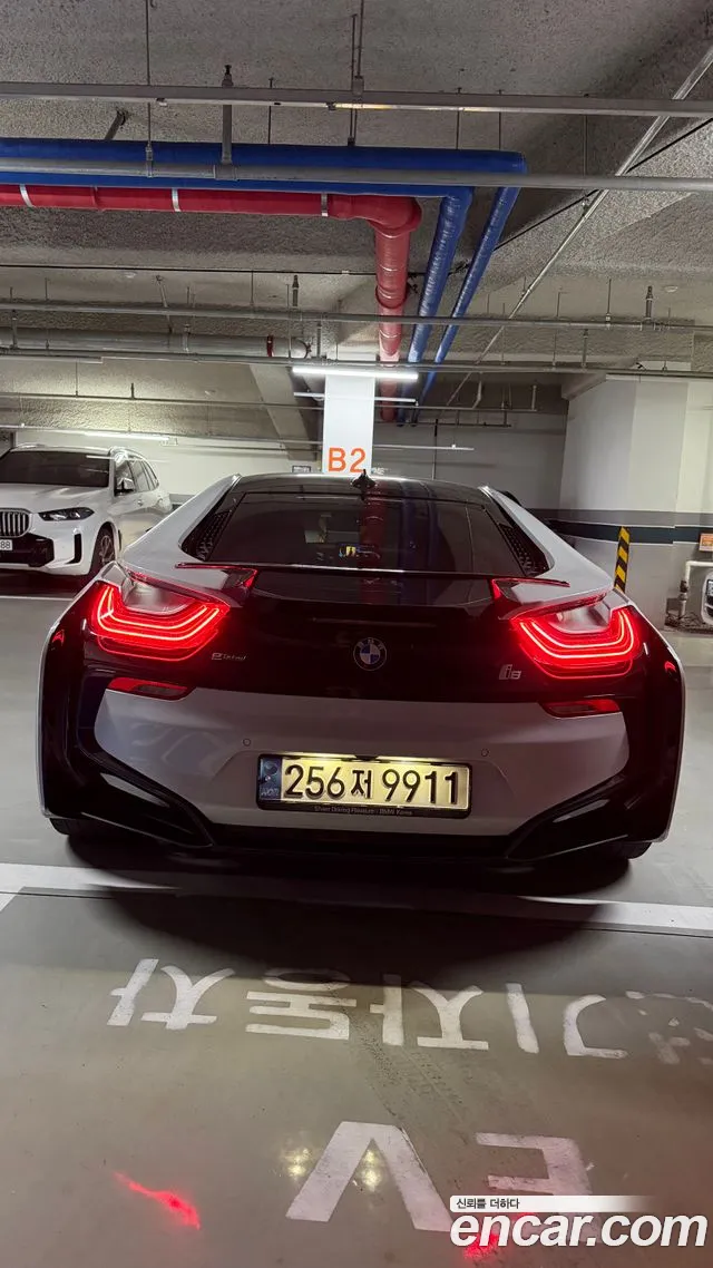 BMW i8 2015 thumb 4