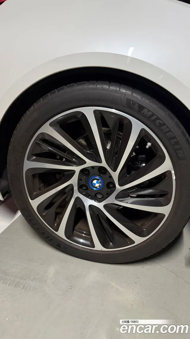 BMW i8 2015 thumb 5