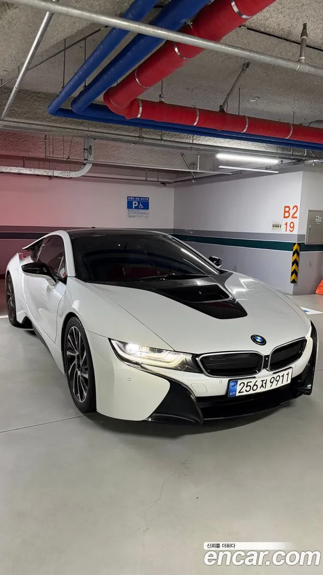 BMW i8 2015 thumb 6
