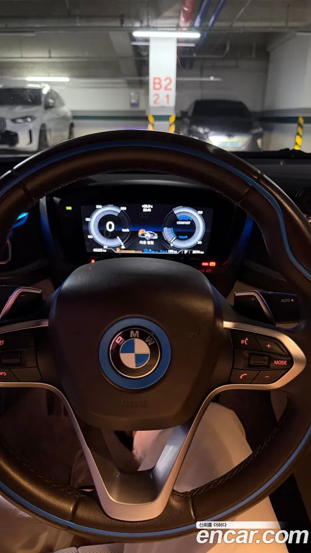 BMW i8 2015 thumb 10