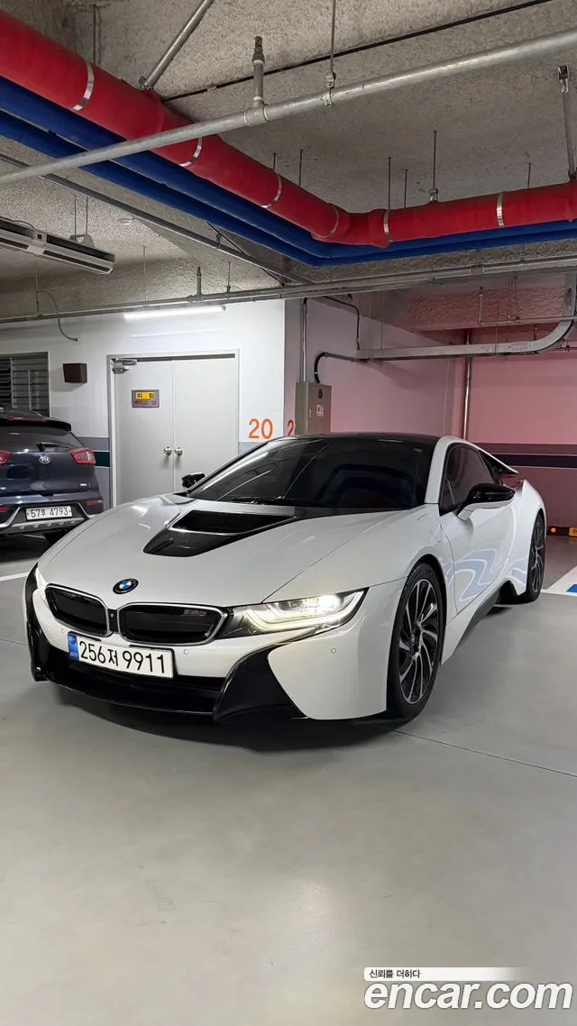 BMW i8 2015 thumb 11