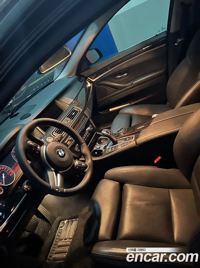 BMW 5-Series 2015 thumb 4