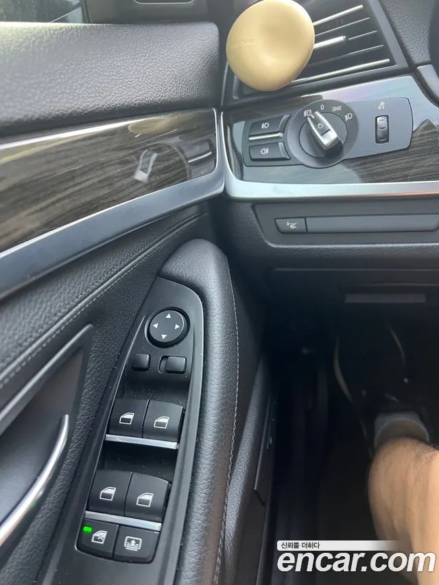 BMW 5-Series 2015 thumb 6