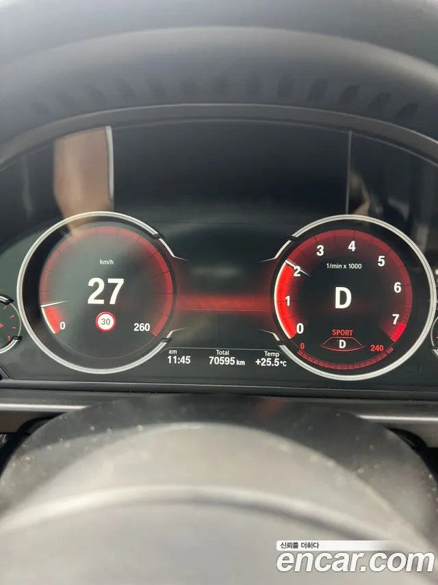 BMW 5-Series 2015 thumb 8