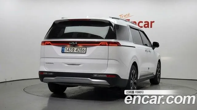 Kia Carnival 2022 thumb 4