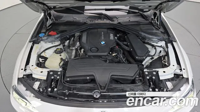 BMW 3-Series 2017 thumb 6