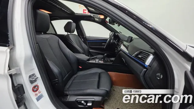 BMW 3-Series 2017 thumb 10