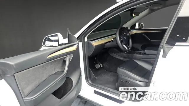 Tesla Model Y 2023 thumb 10