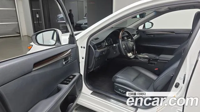 Lexus ES 2018 thumb 10