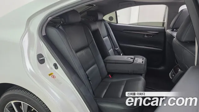 Lexus ES 2018 thumb 11