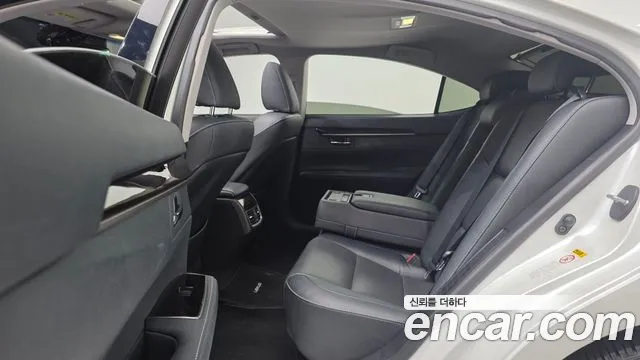 Lexus ES 2018 thumb 12
