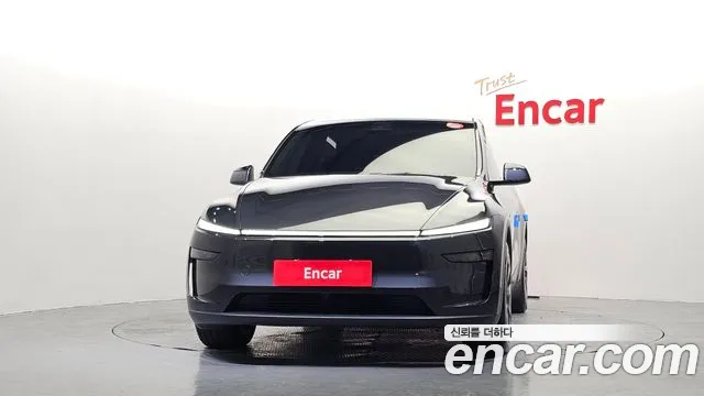 Tesla Model Y 2025 thumb 3
