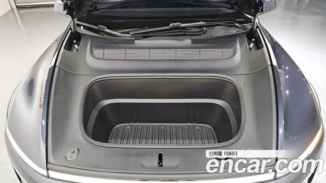 Tesla Model Y 2025 thumb 6