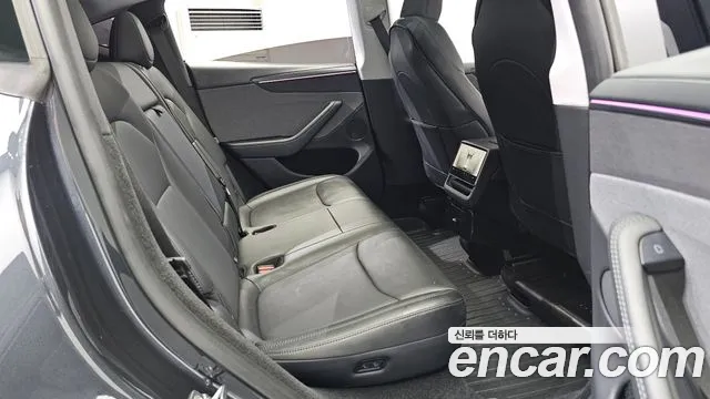 Tesla Model Y 2025 thumb 11