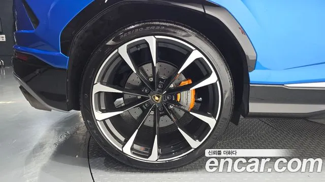 Lamborghini Urus 2020 thumb 5