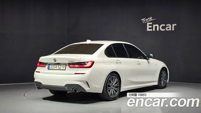 BMW 3-Series 2020 thumb 2