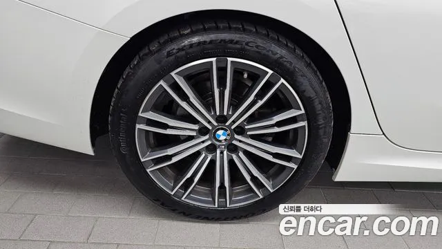 BMW 3-Series 2020 thumb 5