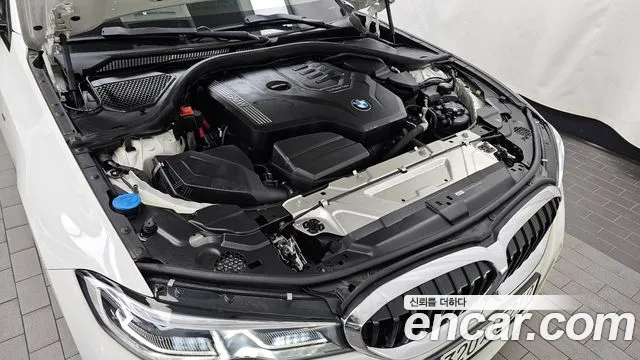 BMW 3-Series 2020 thumb 6