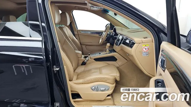 Porsche Macan 2014 thumb 11