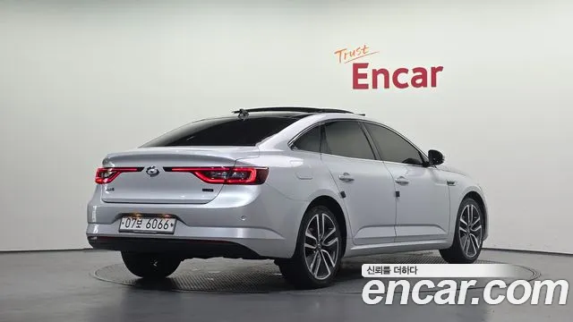 Renault-KoreaSamsung Megane 2017 thumb 2