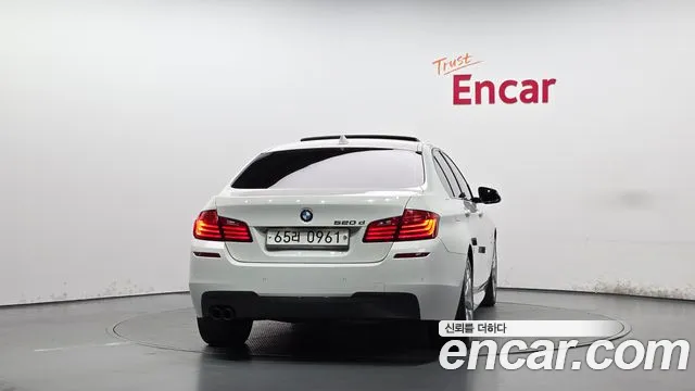 BMW 5-Series 2015 thumb 4
