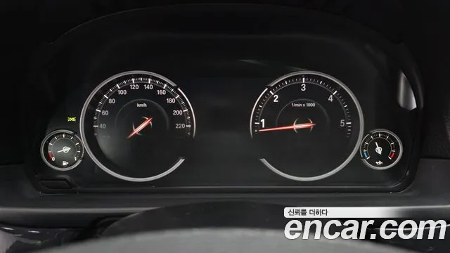 BMW 5-Series 2015 thumb 8