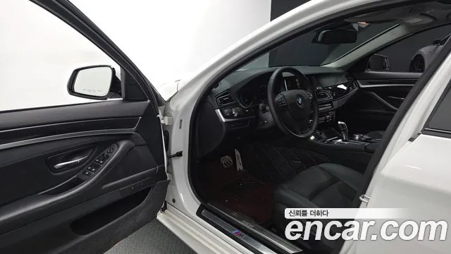 BMW 5-Series 2015 thumb 10