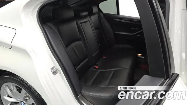 BMW 5-Series 2015 thumb 12