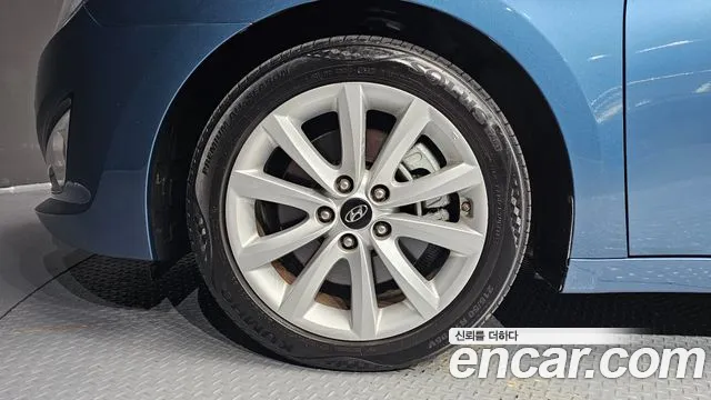 Hyundai i40 2012 thumb 5