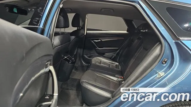 Hyundai i40 2012 thumb 11
