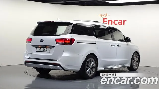 Kia Carnival 2017 thumb 2