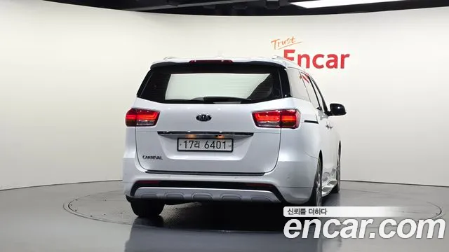 Kia Carnival 2017 thumb 4