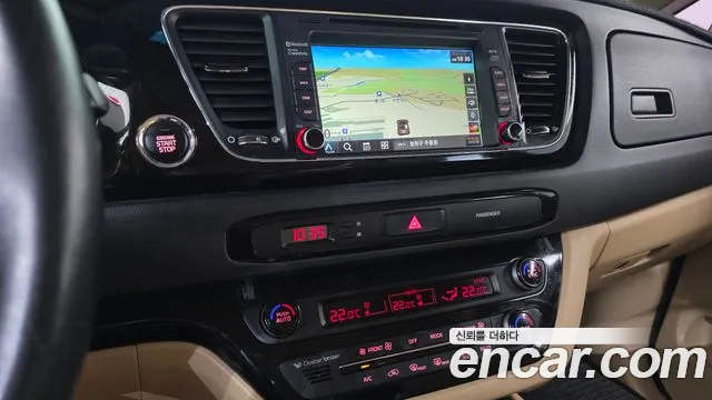 Kia Carnival 2017 thumb 12