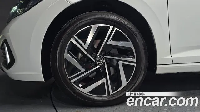 Volkswagen Jetta 2024 thumb 4