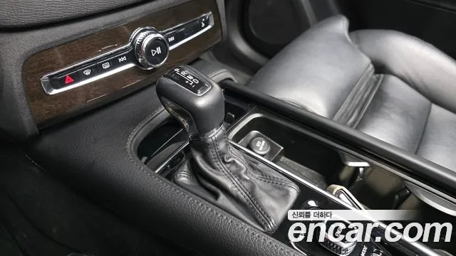 Volvo XC90 2017 thumb 9